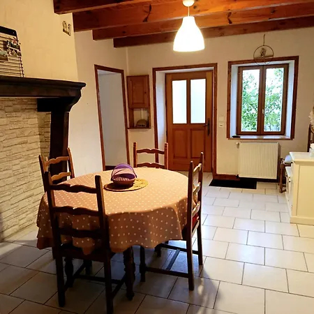 Maison Au Calme 2, A La Campagne, Avec Vue Magnifique Sur Le Chateau De Mauzun Et La Chaine Des Puys * Trezioux