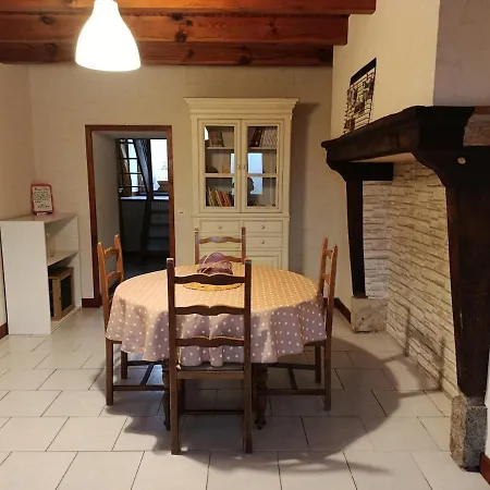 בית נופש Maison Au Calme 2, A La Campagne, Avec Vue Magnifique Sur Le Chateau De Mauzun Et La Chaine Des Puys *