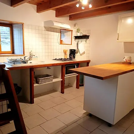Maison Au Calme 2, A La Campagne, Avec Vue Magnifique Sur Le Chateau De Mauzun Et La Chaine Des Puys בית נופש *