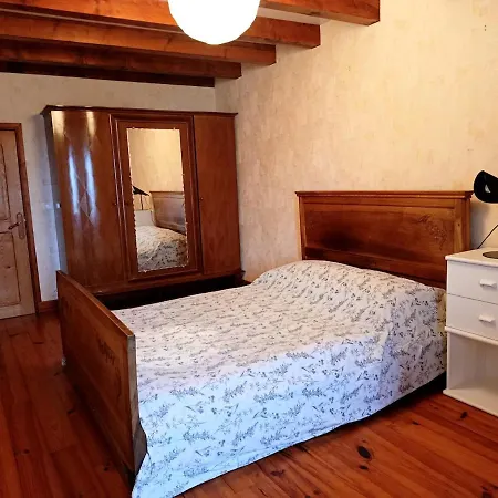 Maison Au Calme 2, A La Campagne, Avec Vue Magnifique Sur Le Chateau De Mauzun Et La Chaine Des Puys בית נופש